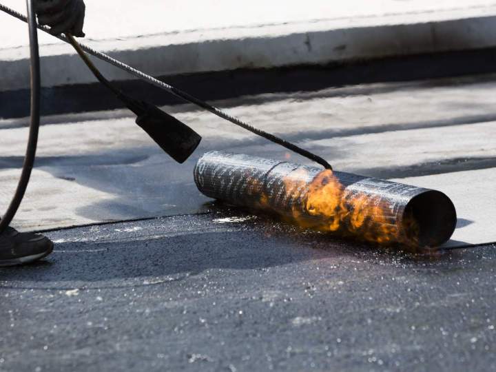 Livreur de propane sur chantier de construction Mascouche